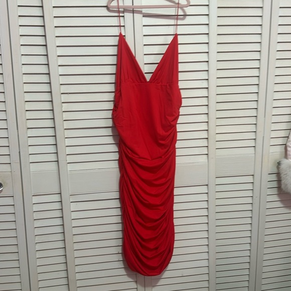 Red ruched body-con dress - Picture 2 of 4